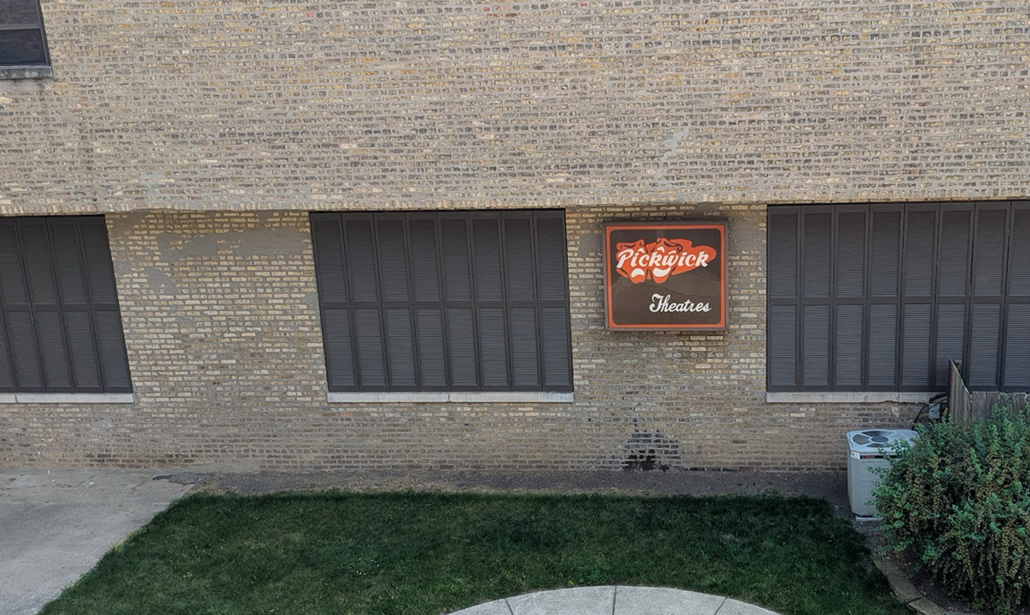 Center wall before renovation